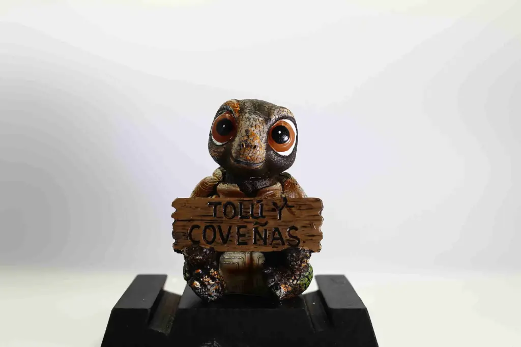 Decorative figurines B1676