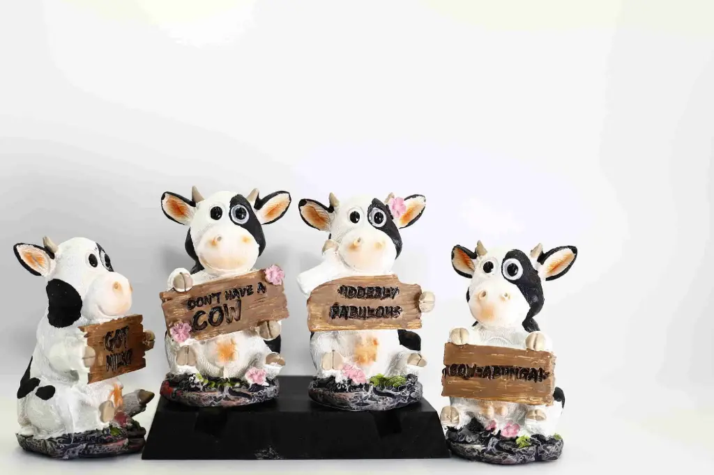 Decorative figurines B1679