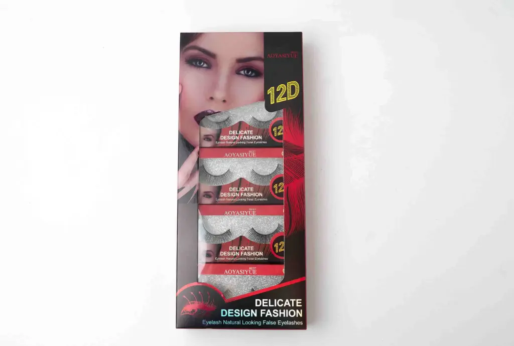 False eyelashes