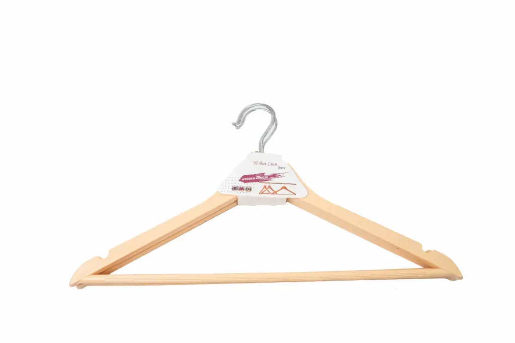 3pcs plastic hangers with faux wood finish