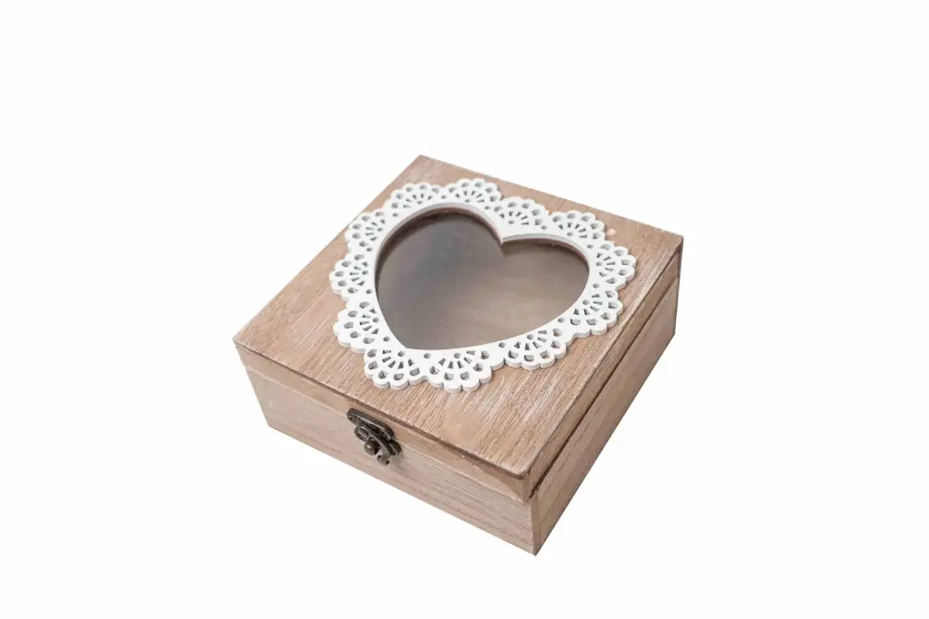 Wooden box B2678