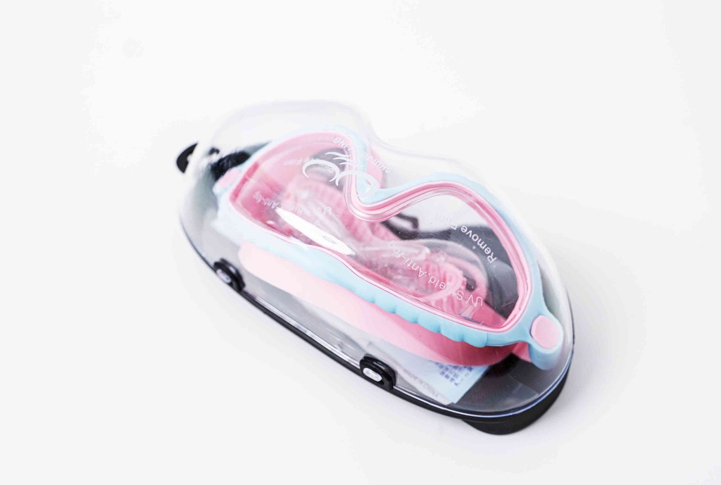 Swim goggles