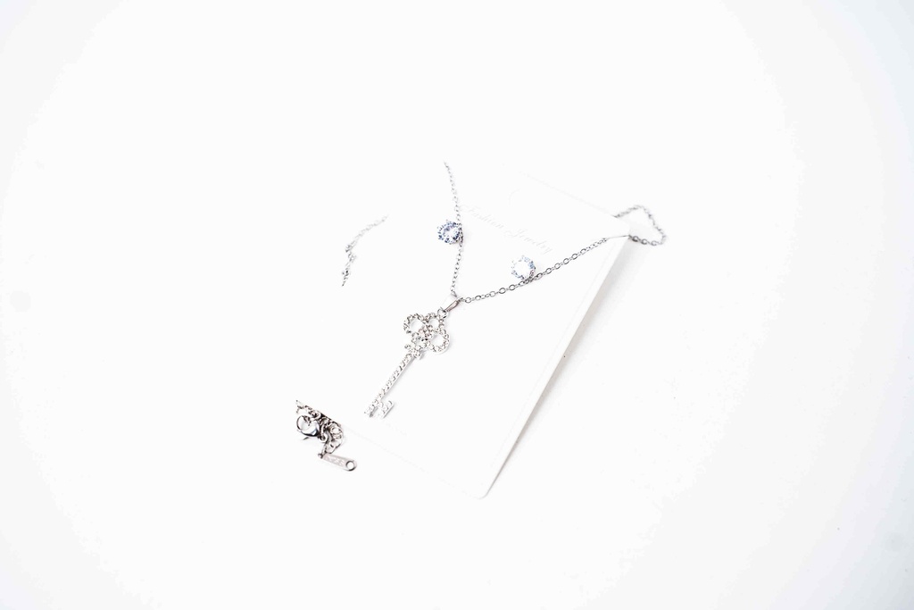 Earrings and necklace set A566
