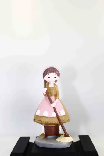 Decorative figurines B5586