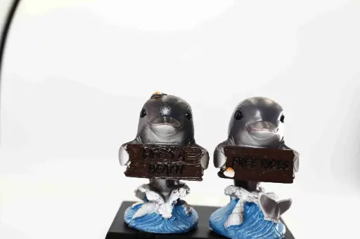 Decorative figurines B1677